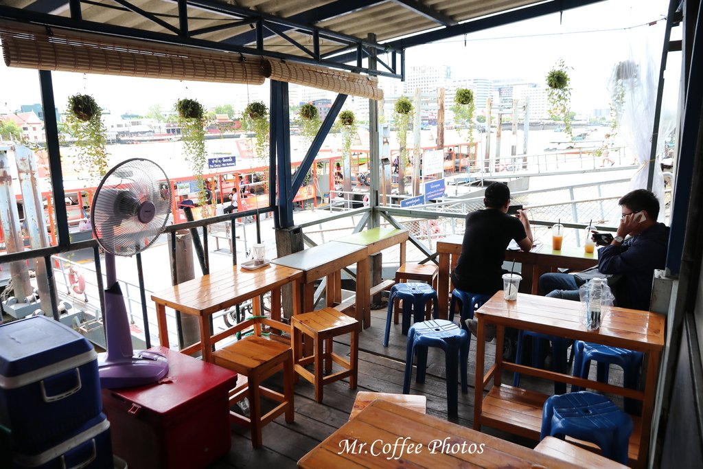 【泰國。曼谷】《湄南河快船》免塞車，搭船去旅行，喝咖啡坐享河岸美景 (72).jpg - 旅行走過的咖啡館