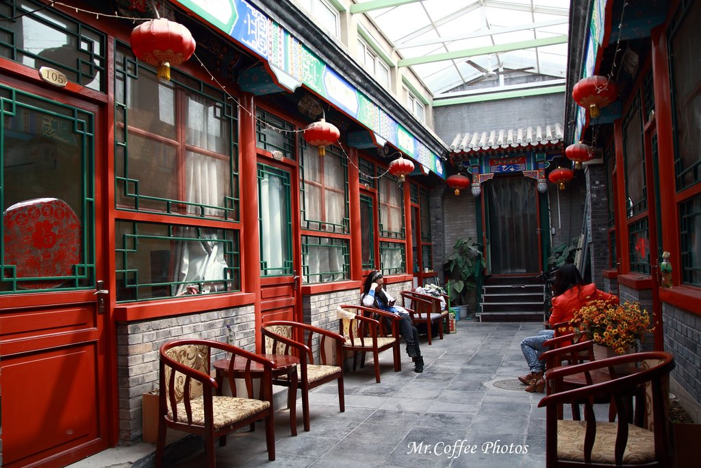 【北京。東城區】《五道營胡同》整條街都是酒吧+咖啡館，還有好多貓 (=^_^=).jpg - 旅行走過的咖啡館