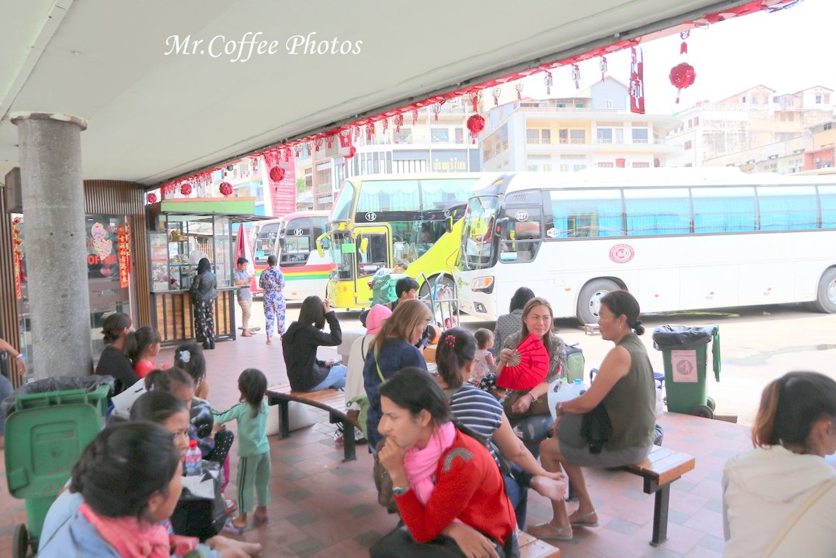 IMG_1465.JPG - D13金邊 4中央市場，巴士站喝咖啡