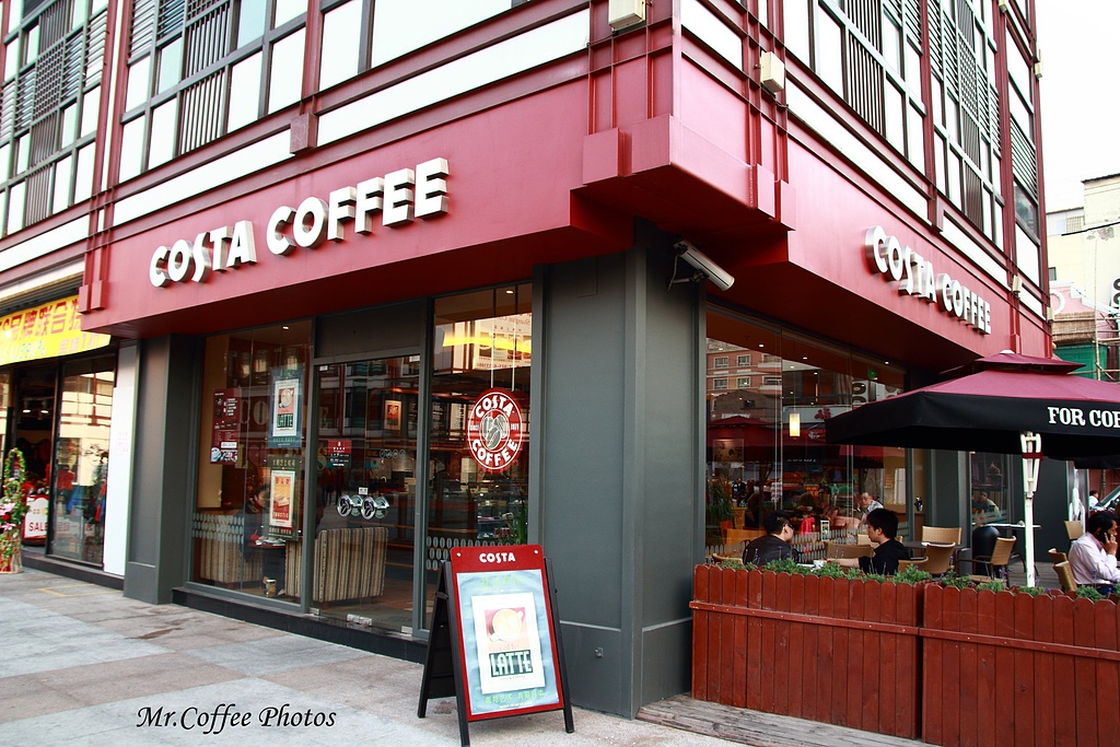 【上海。黃浦區】《COSTA 咖世家》重量杯拿鐵，英國第一品牌連鎖咖啡.jpg - 旅行走過的咖啡館